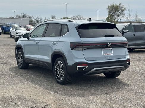 New 2026 Volkswagen Taos SE FWD image 3