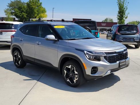 Used 2025 Kia Seltos EX AWD/4WD image 6