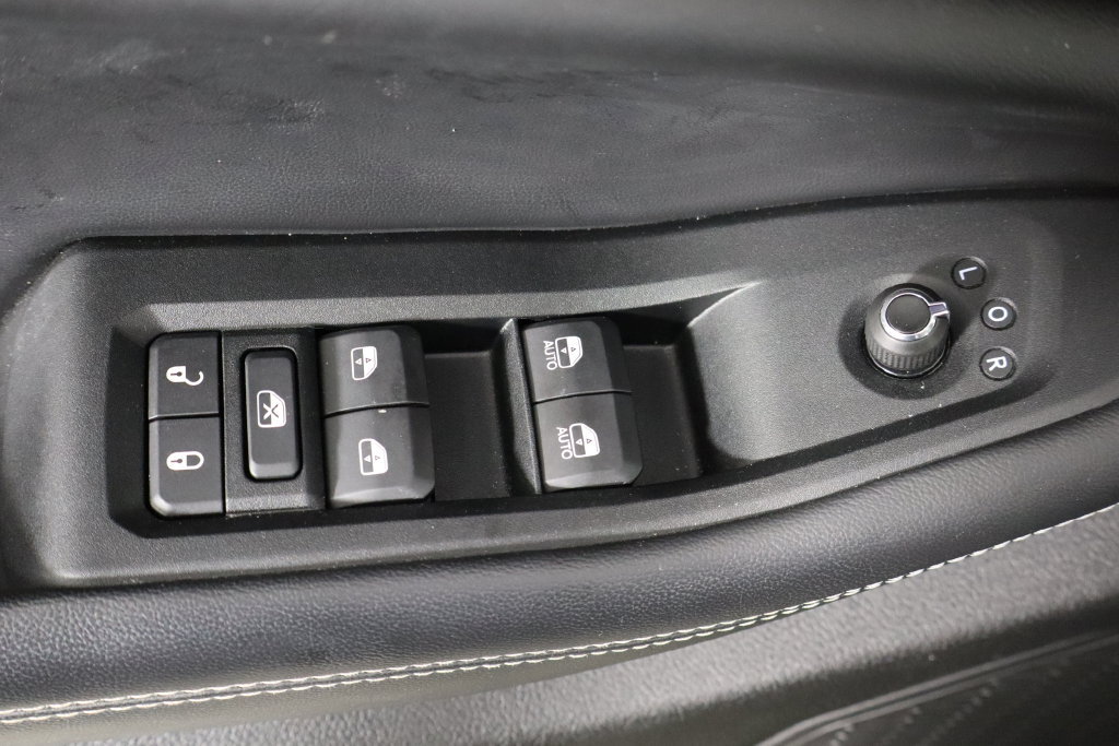 Used 2023 Jeep Grand Cherokee L Laredo AWD/4WD image 22