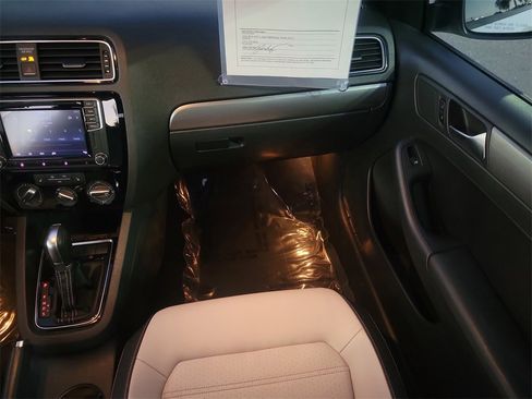 Used 2016 Volkswagen Jetta Sport image 19