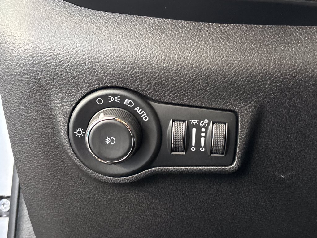 Used 2025 Jeep Compass Limited AWD/4WD image 40