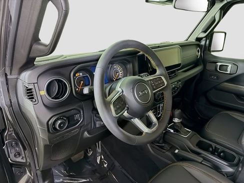 Used 2025 Jeep Wrangler Unlimited Sahara w/ Safety Group AWD/4WD image 9