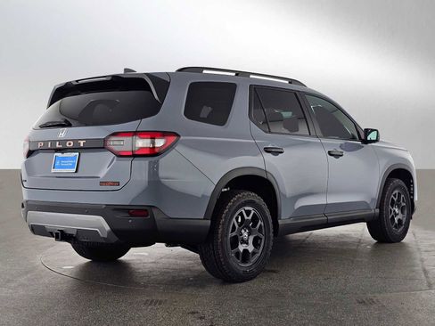 New 2026 Honda Pilot TrailSport image 3