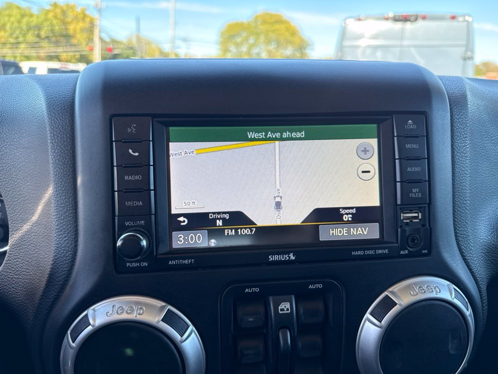 Used 2017 Jeep Wrangler Unlimited Sahara w/ Connectivity Group AWD/4WD image 9