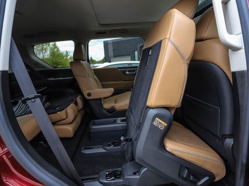Used 2025 INFINITI QX80 Luxe AWD/4WD image 32