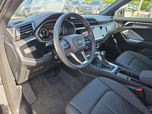 New 2025 Audi Q3 2.0T Premium image 16
