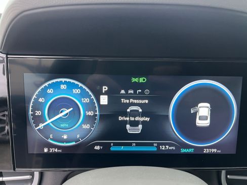 Used 2025 Hyundai Elantra SEL image 40