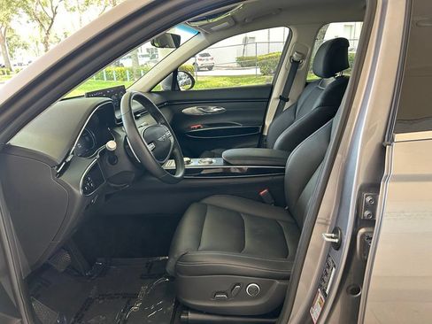 Used 2025 Genesis GV70 2.5T AWD/4WD image 6