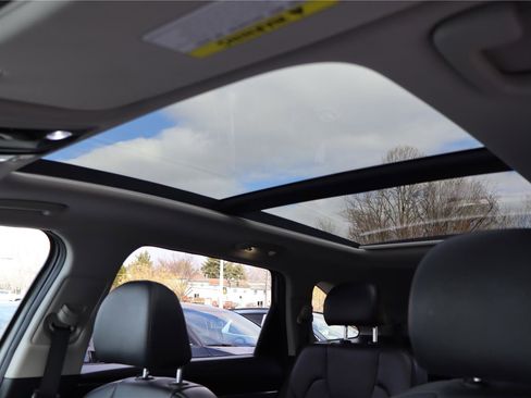 Certified 2023 Kia Sorento SX image 22