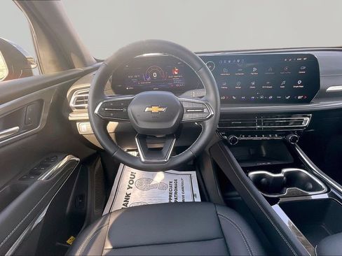 Used 2026 Chevrolet Traverse LT w/ LPO, Floor Liner Package FWD image 9