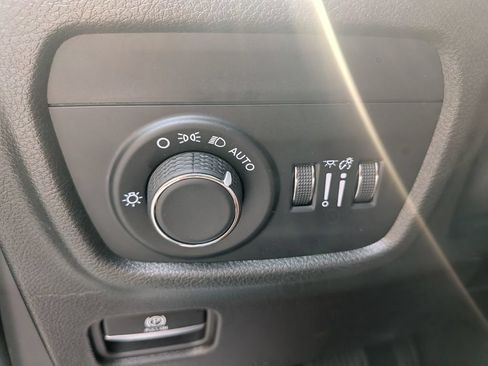 Used 2025 Jeep Grand Cherokee Laredo X w/ Luxury Tech Group I AWD/4WD image 29