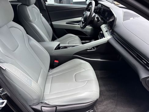 Used 2025 Hyundai Elantra Limited FWD image 14