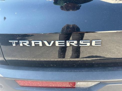 Used 2025 Chevrolet Traverse LT FWD image 9