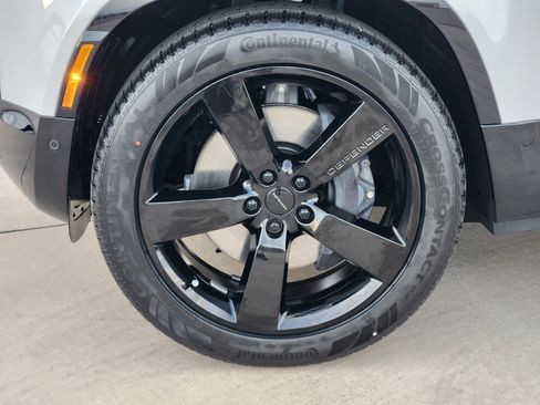 New 2026 Land Rover Defender 110 X-Dynamic SE image 10