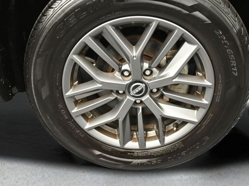 Used 2024 Nissan Rogue S FWD image 19