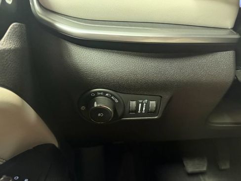 Used 2025 Jeep Compass Limited AWD/4WD image 21