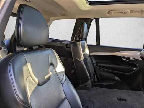 Used 2018 Volvo XC90 T5 Momentum w/ Convenience Package image 21
