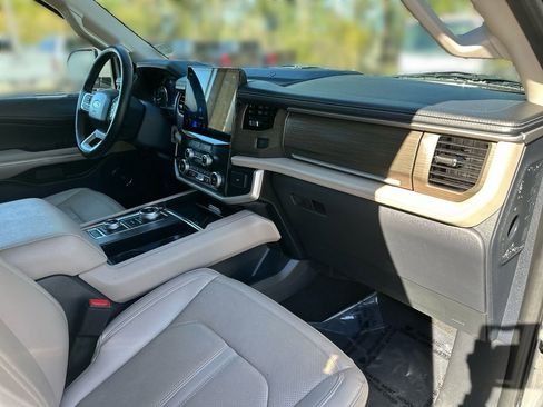 Used 2024 Ford Expedition Max Limited image 29