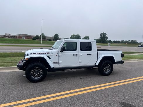 New 2026 Jeep Gladiator Mojave AWD/4WD image 9