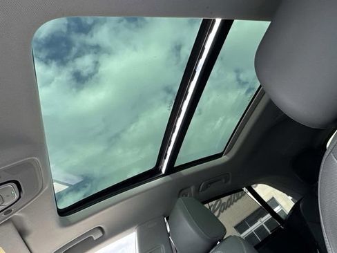 Used 2021 Audi Q8 Prestige w/ Prestige Package image 18