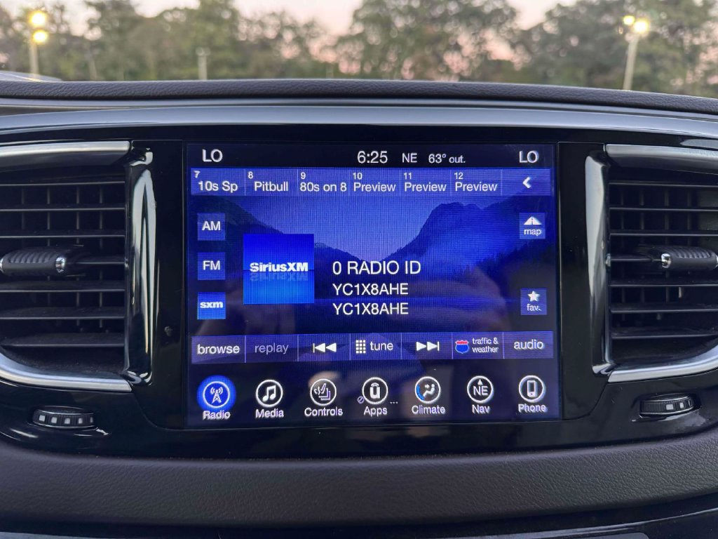 Used 2017 Chrysler Pacifica Touring-L Plus FWD image 28