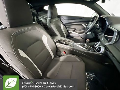 Used 2022 Chevrolet Camaro SS RWD image 17