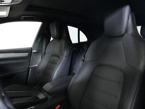 Certified 2025 Porsche Macan 4 Electric image 5