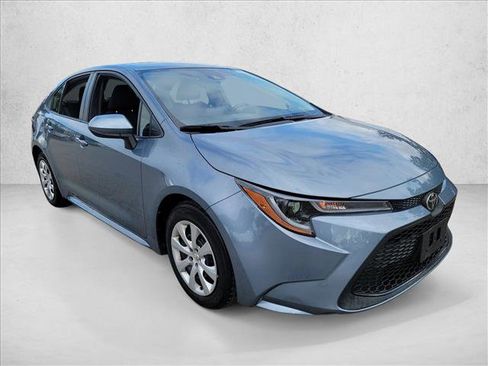 Used 2022 Toyota Corolla LE image 3