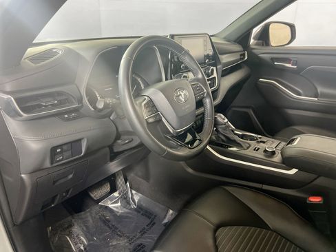 Used 2021 Toyota Highlander XSE image 9