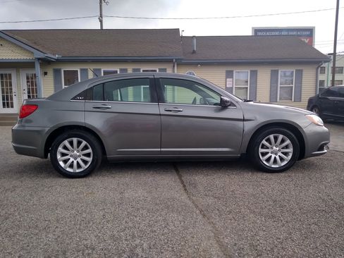 Used 2012 Chrysler 200 Touring image 4