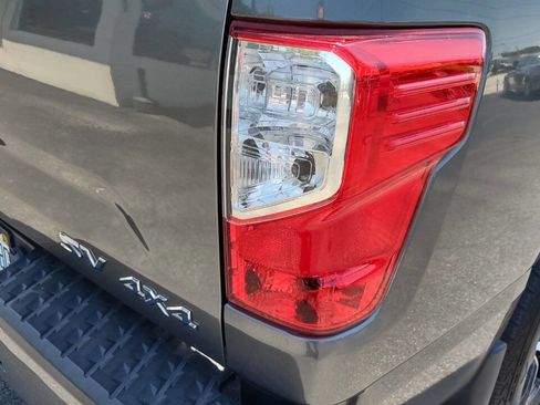Used 2022 Nissan Titan SV w/ SV Convenience Package image 40