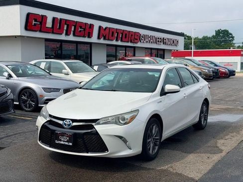 Used 2015 Toyota Camry SE w/ Moonroof Package FWD image 1