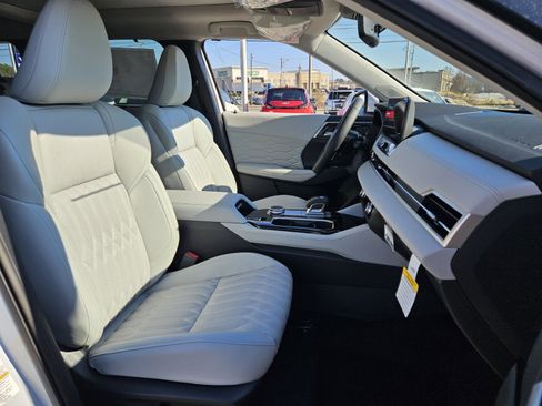 New 2026 Mitsubishi Outlander SEL image 12