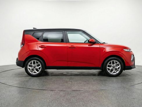 Used 2025 Kia Soul LX w/ LX Technology Package image 11
