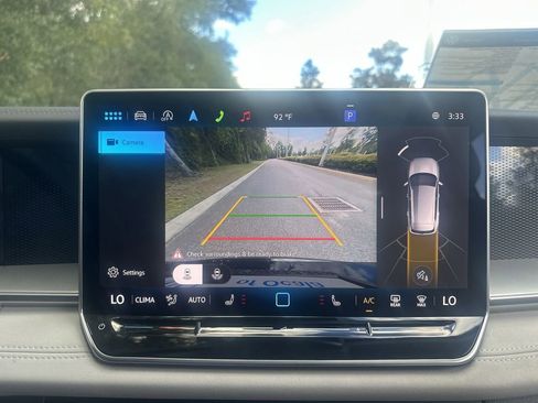 New 2025 Volkswagen Tiguan SE image 17