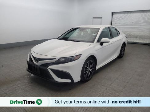 Used 2022 Toyota Camry SE image 1