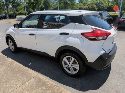 Used 2020 Nissan Kicks S FWD image 3