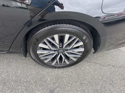 Used 2024 Nissan Altima 2.5 SV FWD image 13
