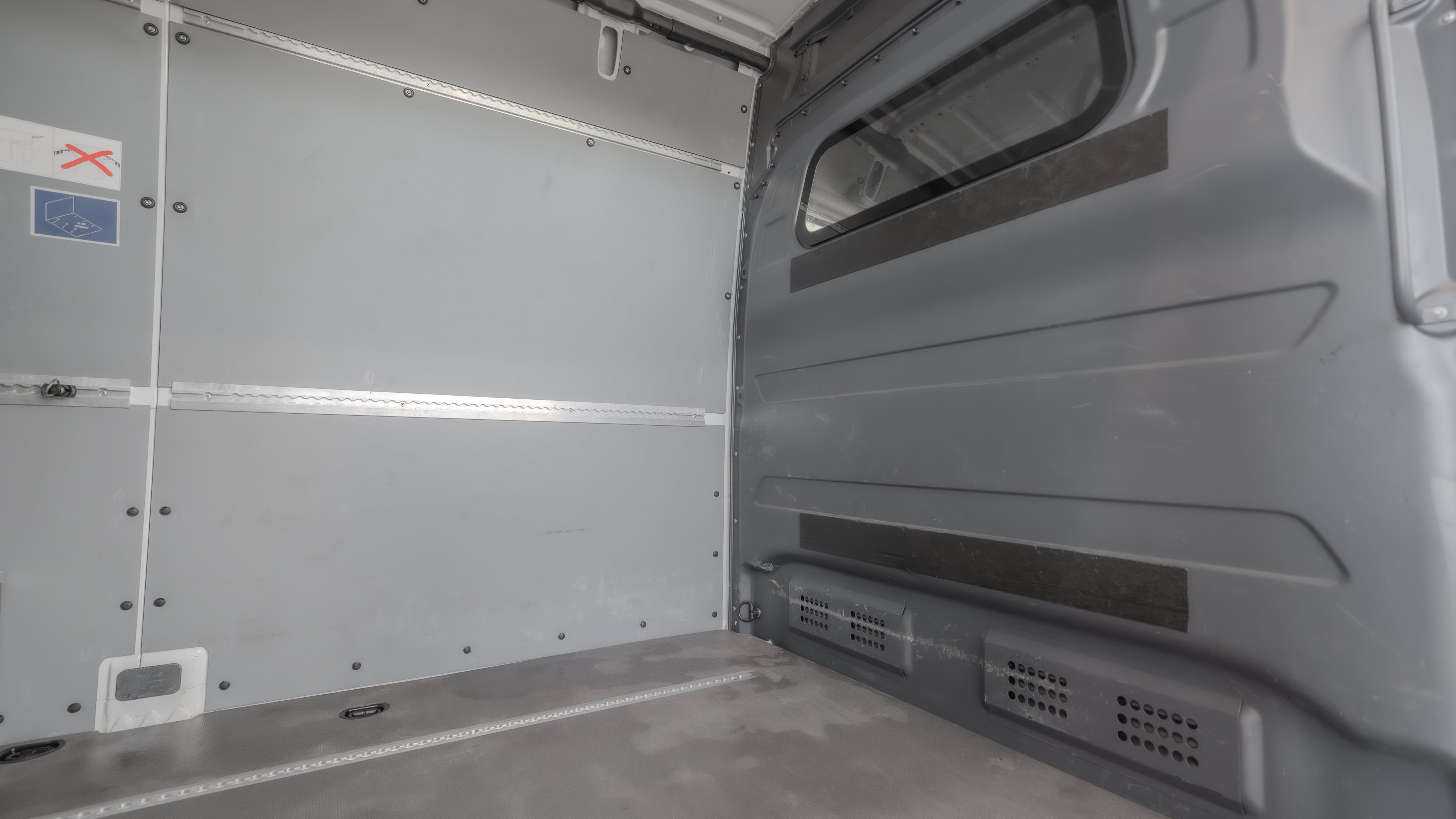 Used 2024 Mercedes-Benz Sprinter 2500 image 27