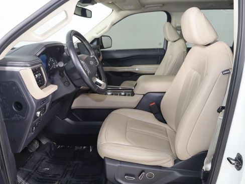 Used 2022 Ford Expedition Limited image 12