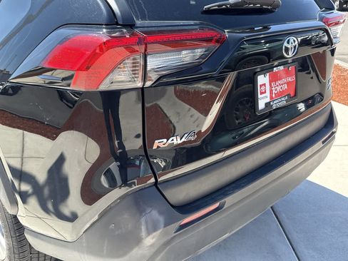 Used 2024 Toyota RAV4 XLE AWD/4WD image 9