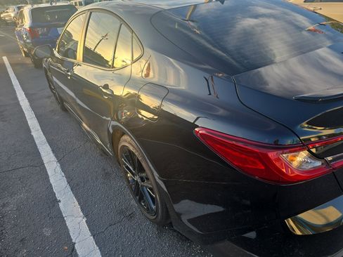 Used 2025 Toyota Camry SE image 12