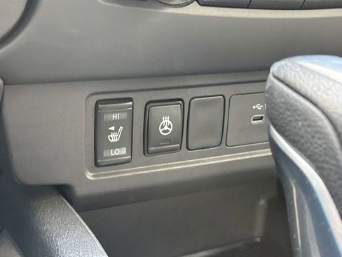 Used 2024 Nissan Frontier SV image 25