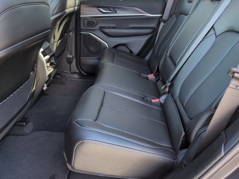 New 2025 Jeep Grand Cherokee Limited w/ Luxury Tech Group II image 28