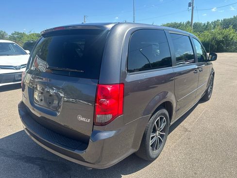 Used 2017 Dodge Grand Caravan SE FWD image 5