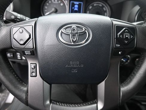 Used 2017 Toyota Tacoma TRD Off-Road w/ Premium & Technology Package AWD/4WD image 16