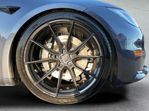 Used 2022 Tesla Model S Plaid image 11