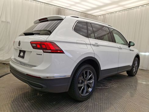 Used 2022 Volkswagen Tiguan SE AWD/4WD image 25