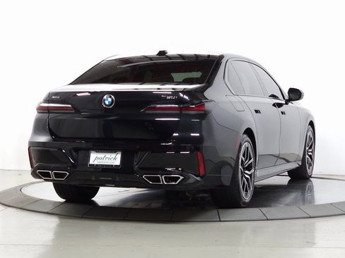 Used 2025 BMW 760i xDrive w/ Executive Package AWD/4WD image 12
