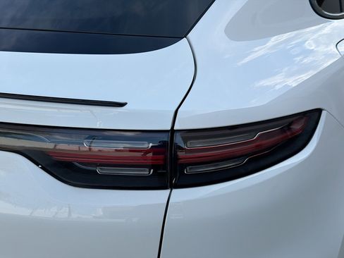 Used 2023 Porsche Cayenne Platinum Edition image 28